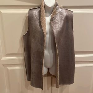 Velvet by Graham & Spencer metallic fleece lined vest sz M